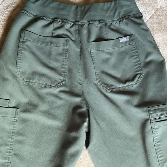 Figs High-waisted Yola scrub pants size medium in color sage - Picture 3 of 4
